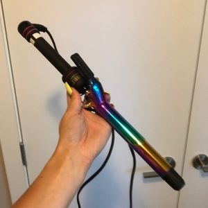 Curling iron, like new.